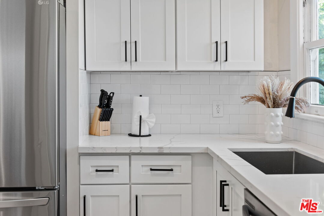 1224 N Ogden Dr