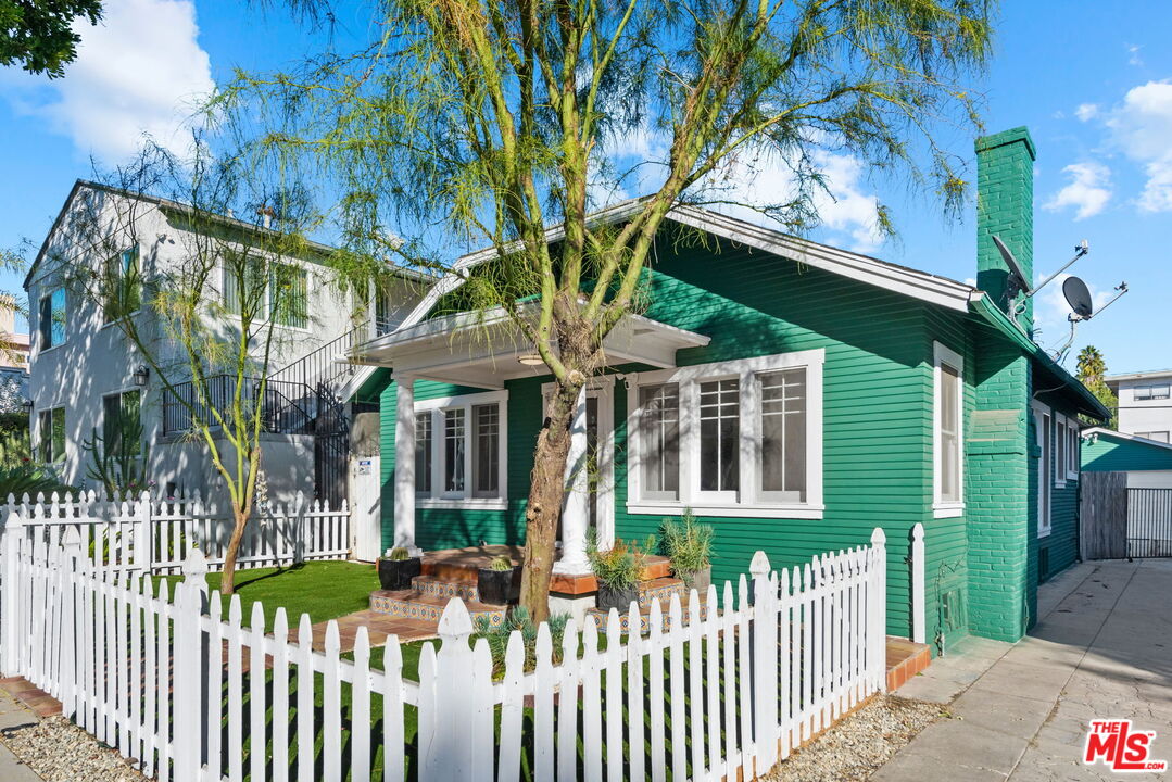 1224 N Ogden Dr