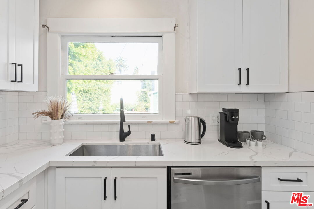 1224 N Ogden Dr