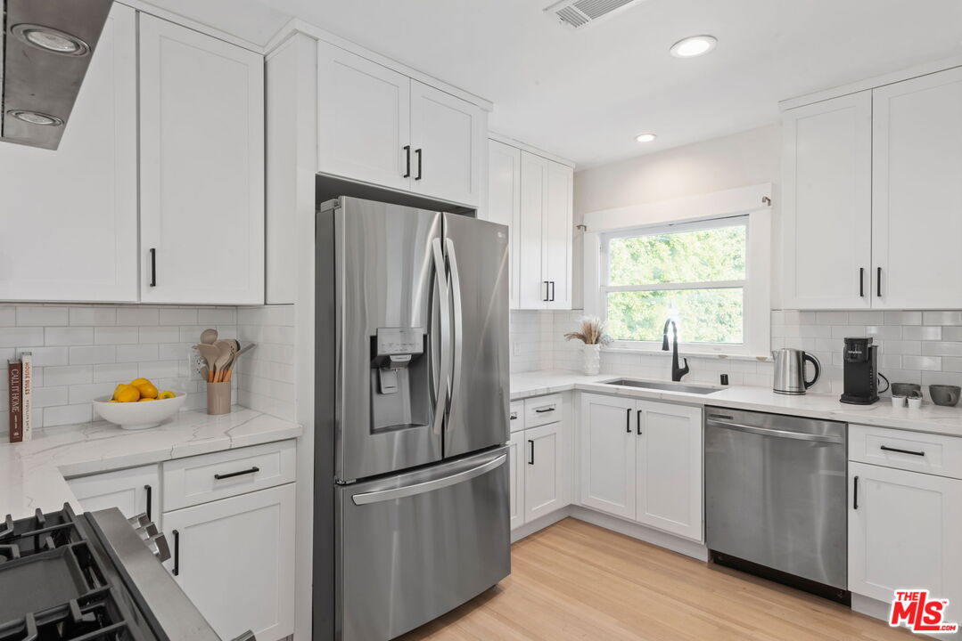 1224 N Ogden Dr