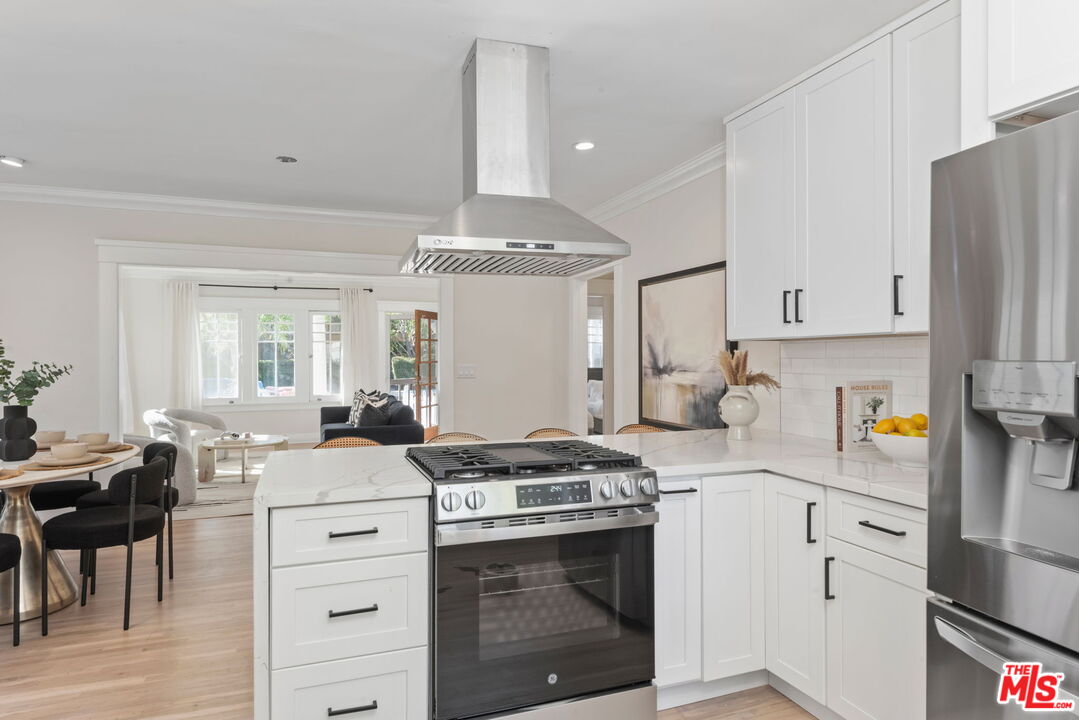 1224 N Ogden Dr