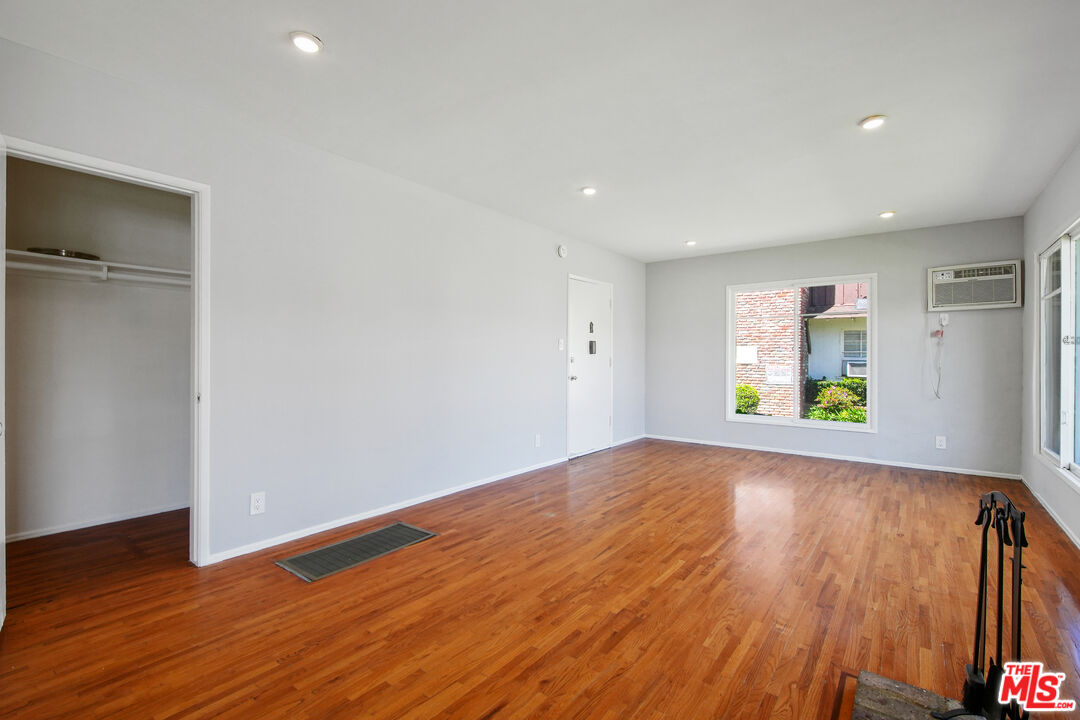 5307 Vantage Ave Unit: 1
