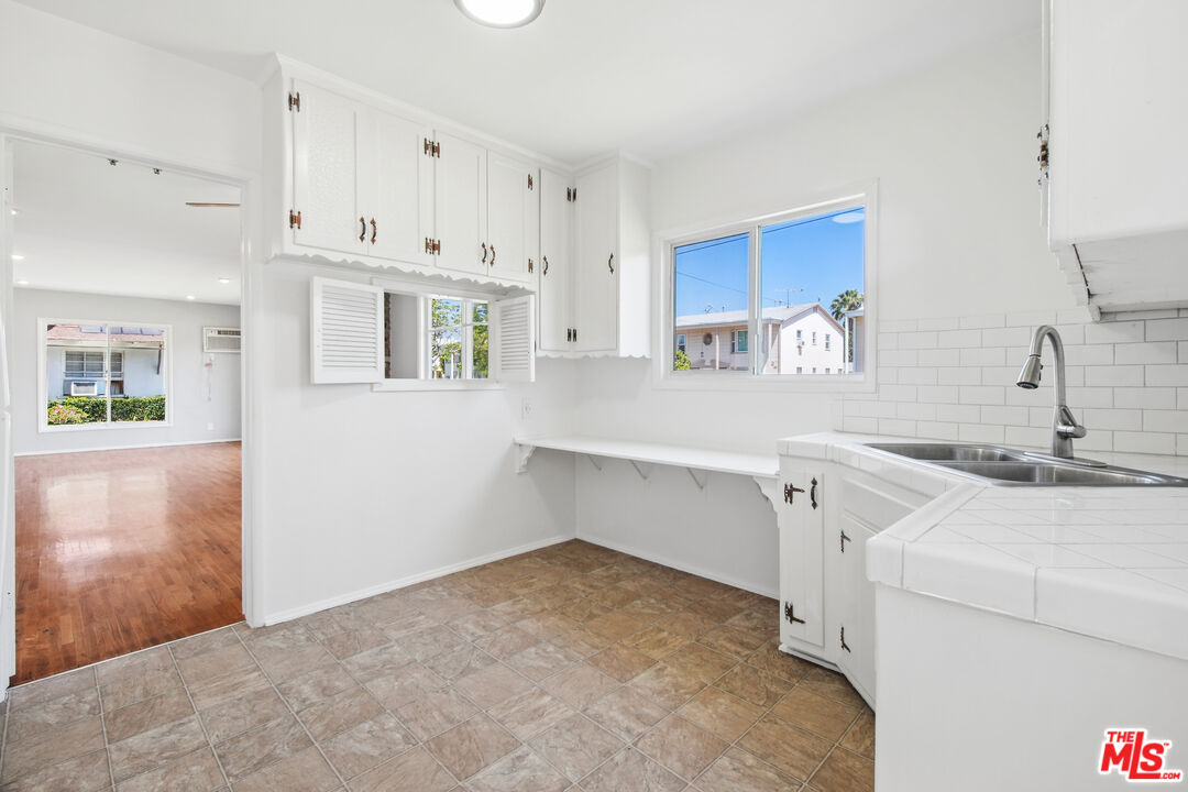 5307 Vantage Ave Unit: 1