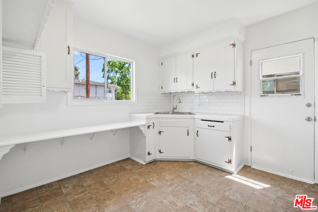 5307 Vantage Ave Unit: 1