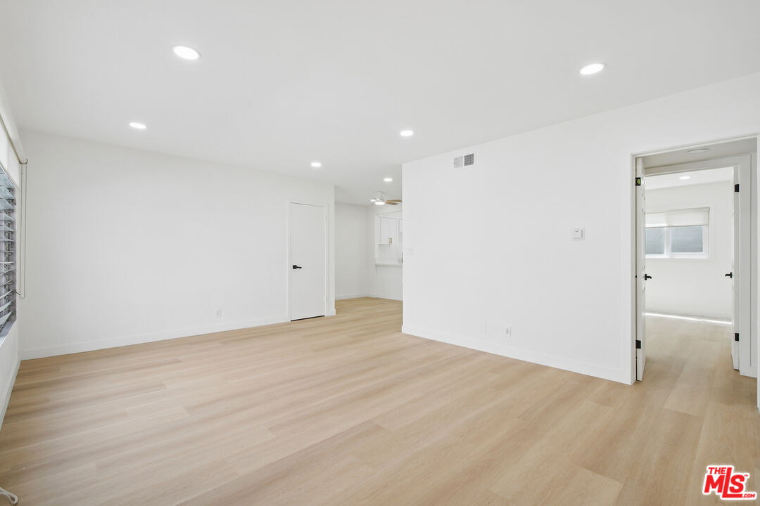 919 S Sherbourne Dr Unit: 1