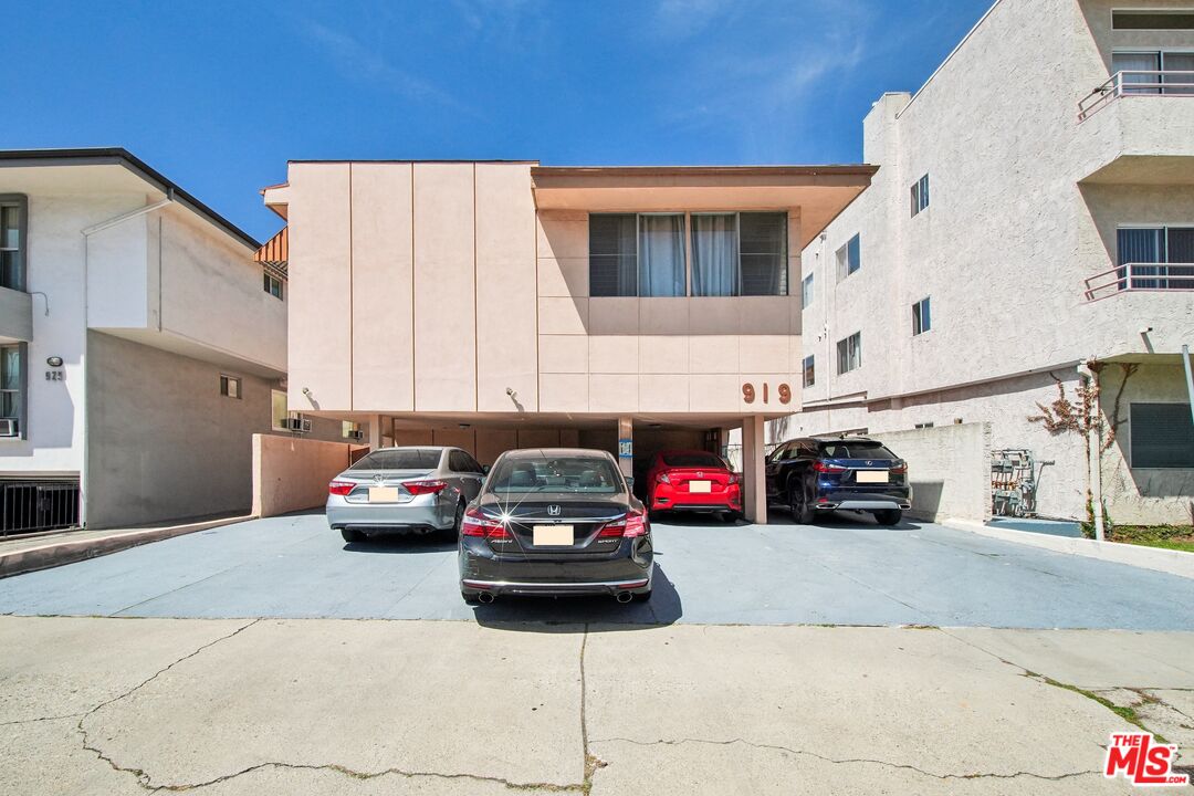 919 S Sherbourne Dr Unit: 1