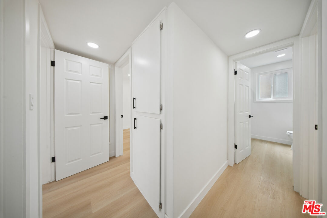 919 S Sherbourne Dr Unit: 1