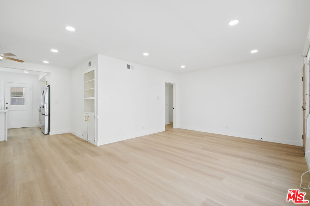 919 S Sherbourne Dr Unit: 1