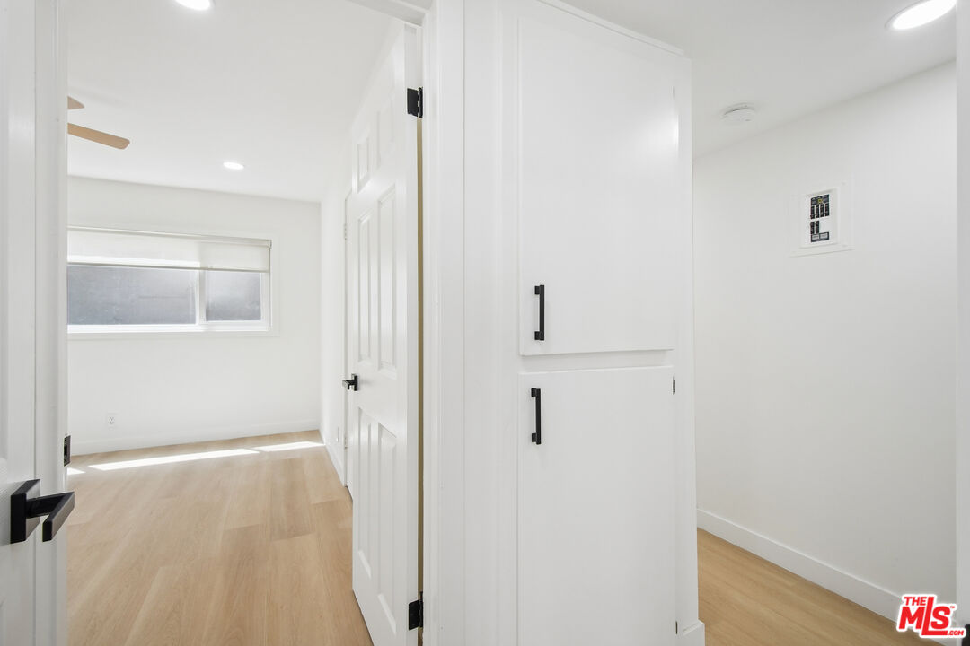 919 S Sherbourne Dr Unit: 1