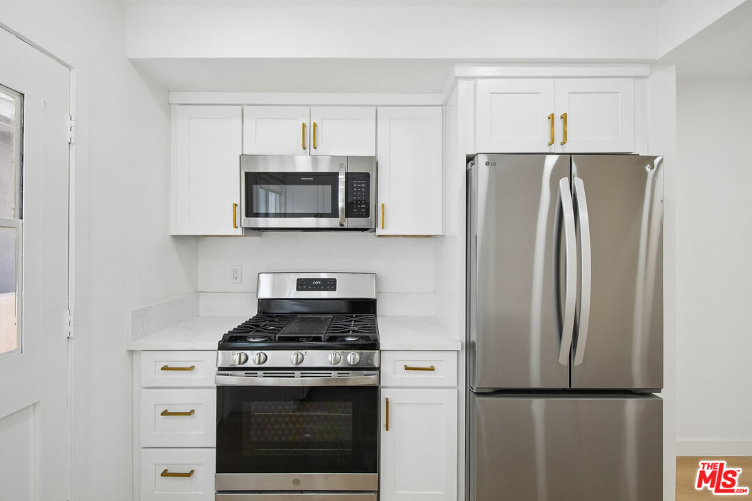 919 S Sherbourne Dr Unit: 1