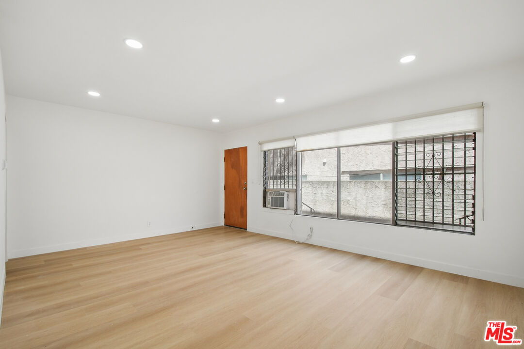 919 S Sherbourne Dr Unit: 1