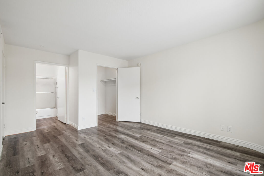 870 Crenshaw Blvd Unit: 202