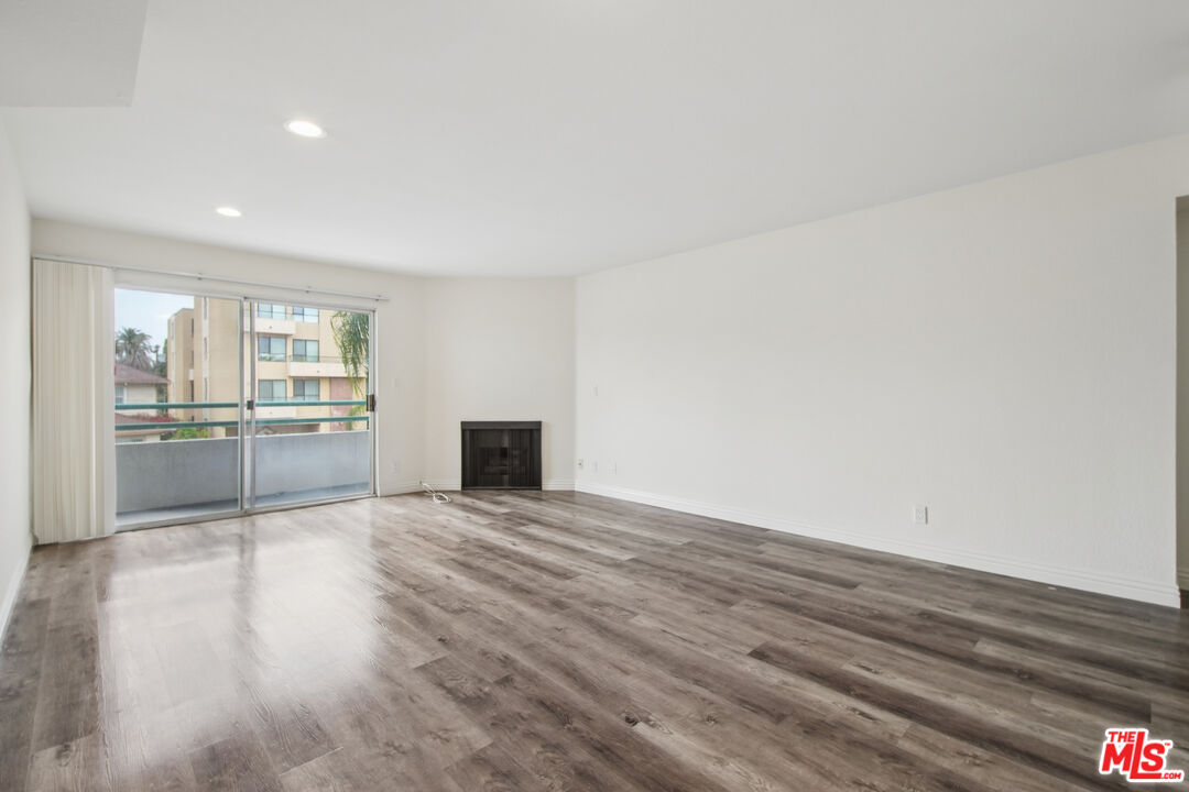 870 Crenshaw Blvd Unit: 202