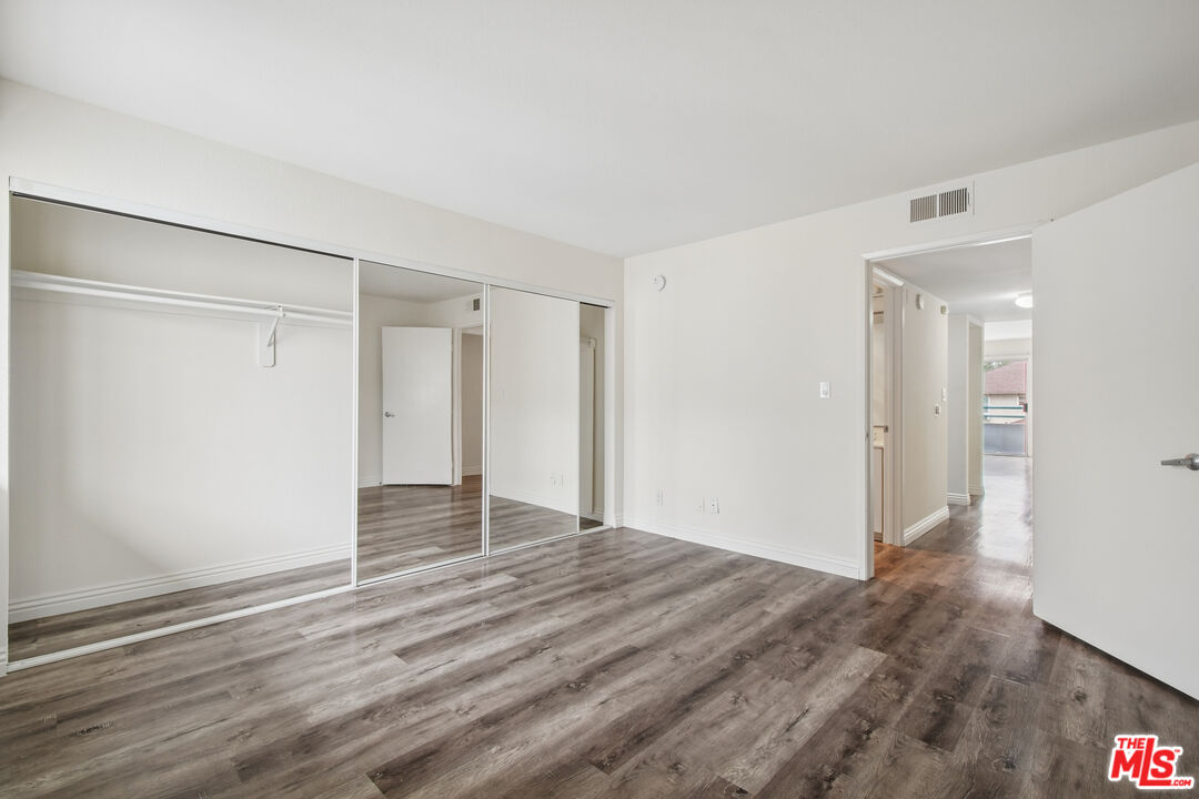 870 Crenshaw Blvd Unit: 202