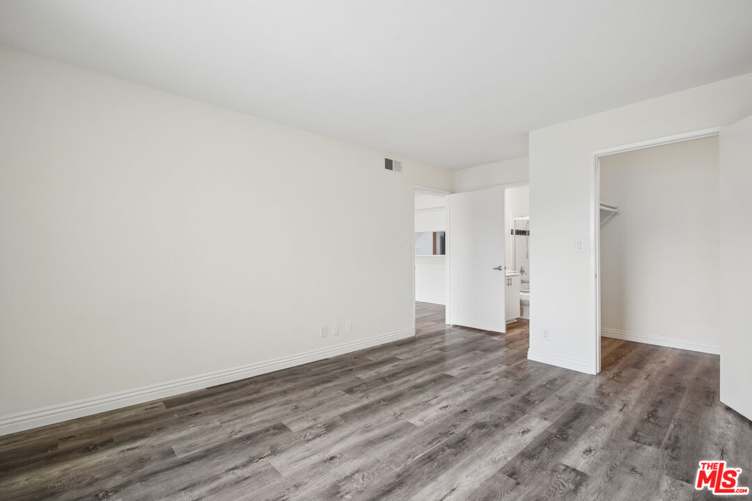 870 Crenshaw Blvd Unit: 202