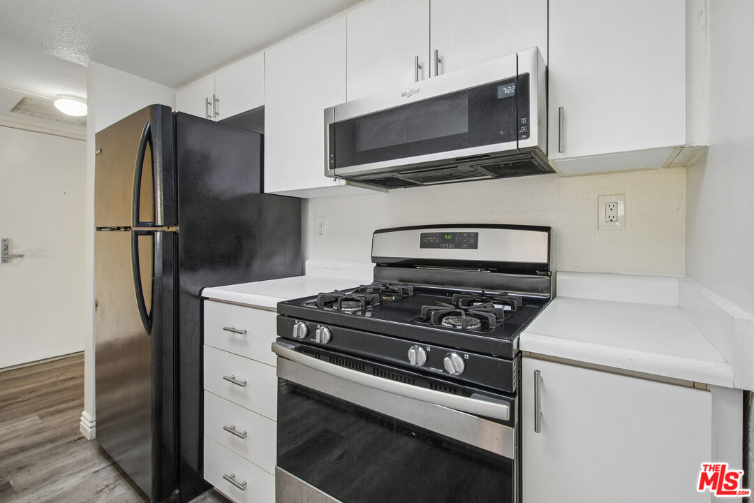 870 Crenshaw Blvd Unit: 202