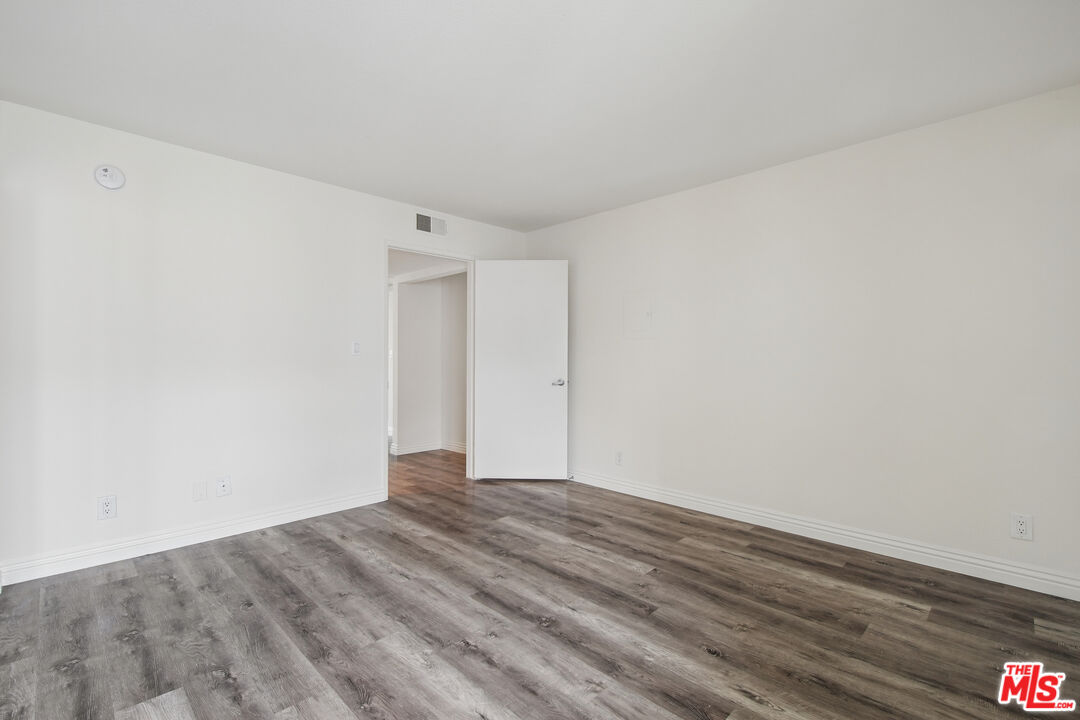 870 Crenshaw Blvd Unit: 202