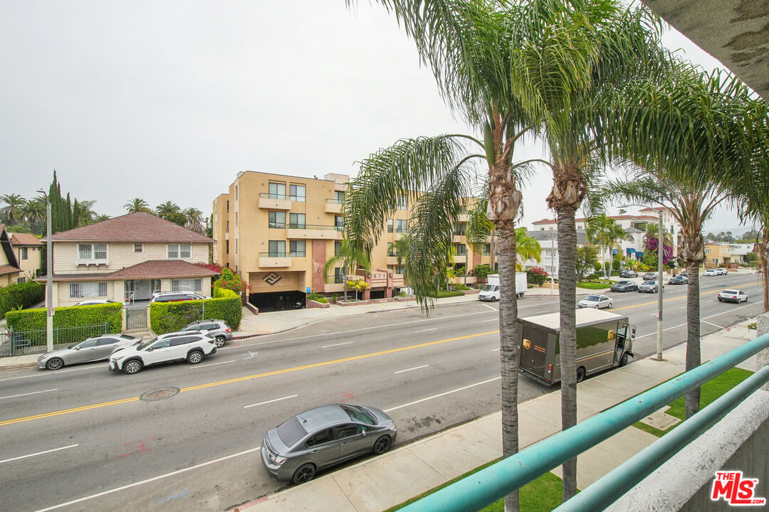 870 Crenshaw Blvd Unit: 202