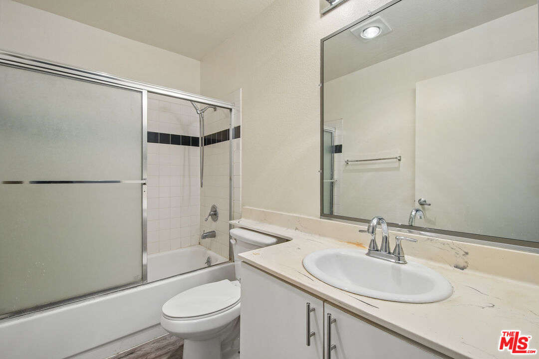 870 Crenshaw Blvd Unit: 202