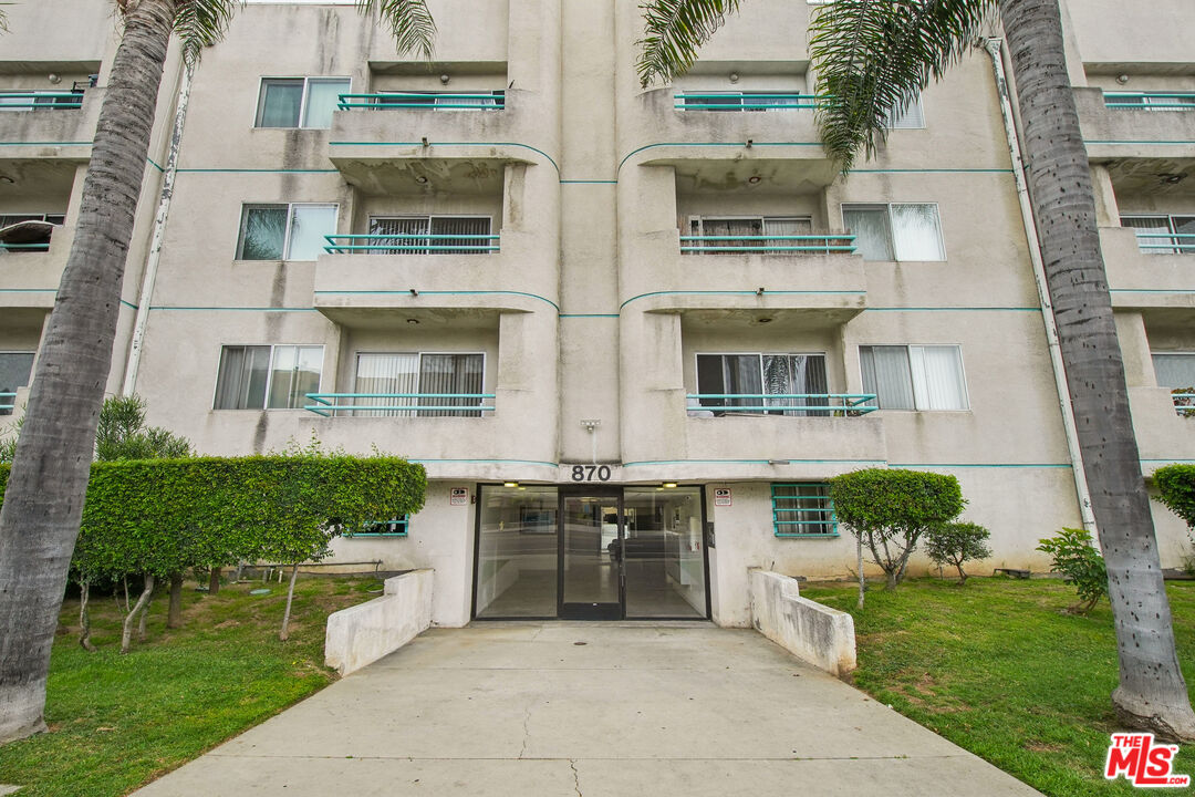 870 Crenshaw Blvd Unit: 202