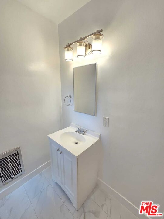 5329 Vantage Ave Unit: 3