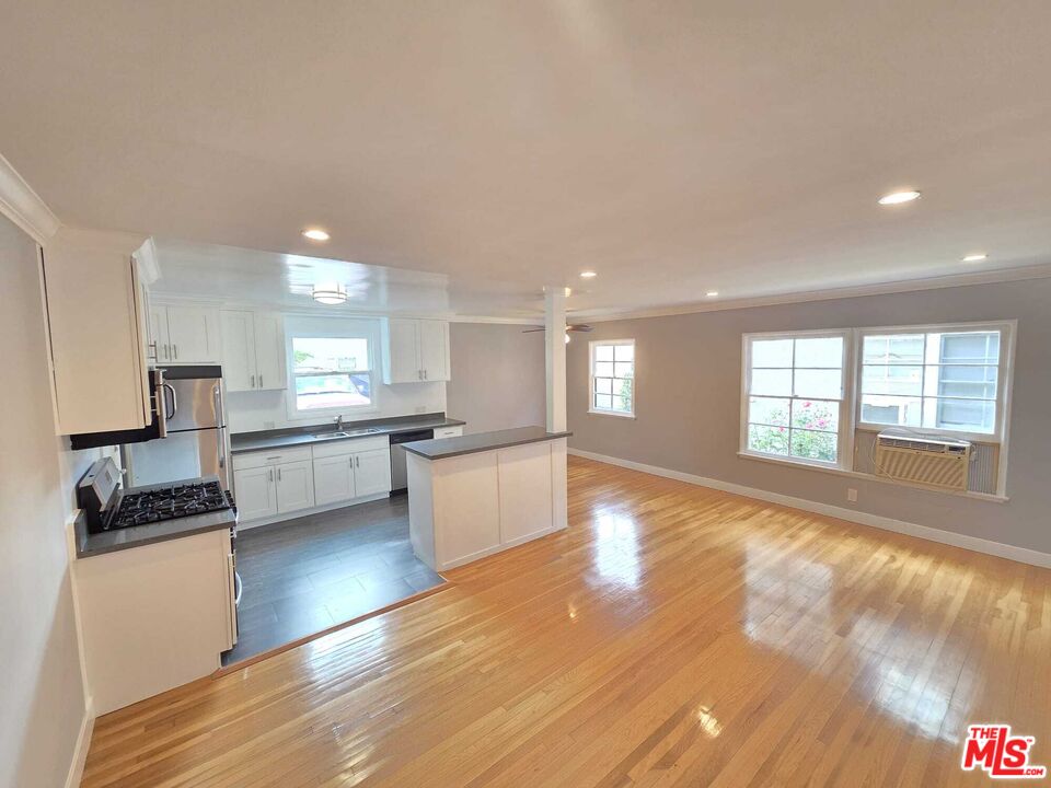 5329 Vantage Ave Unit: 3