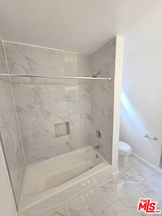 5329 Vantage Ave Unit: 3