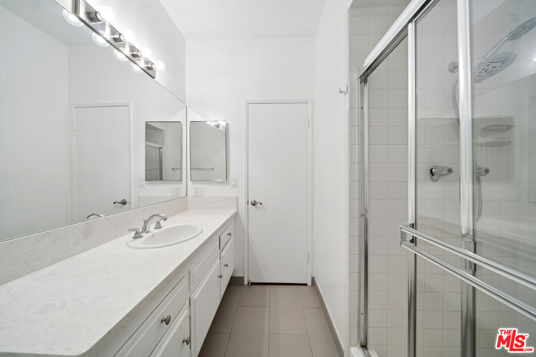 333 S Elm Dr Unit: 202