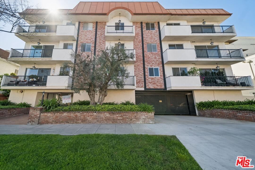 333 S Elm Dr Unit: 202