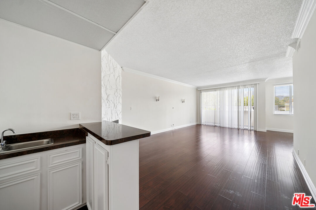 333 S Elm Dr Unit: 202