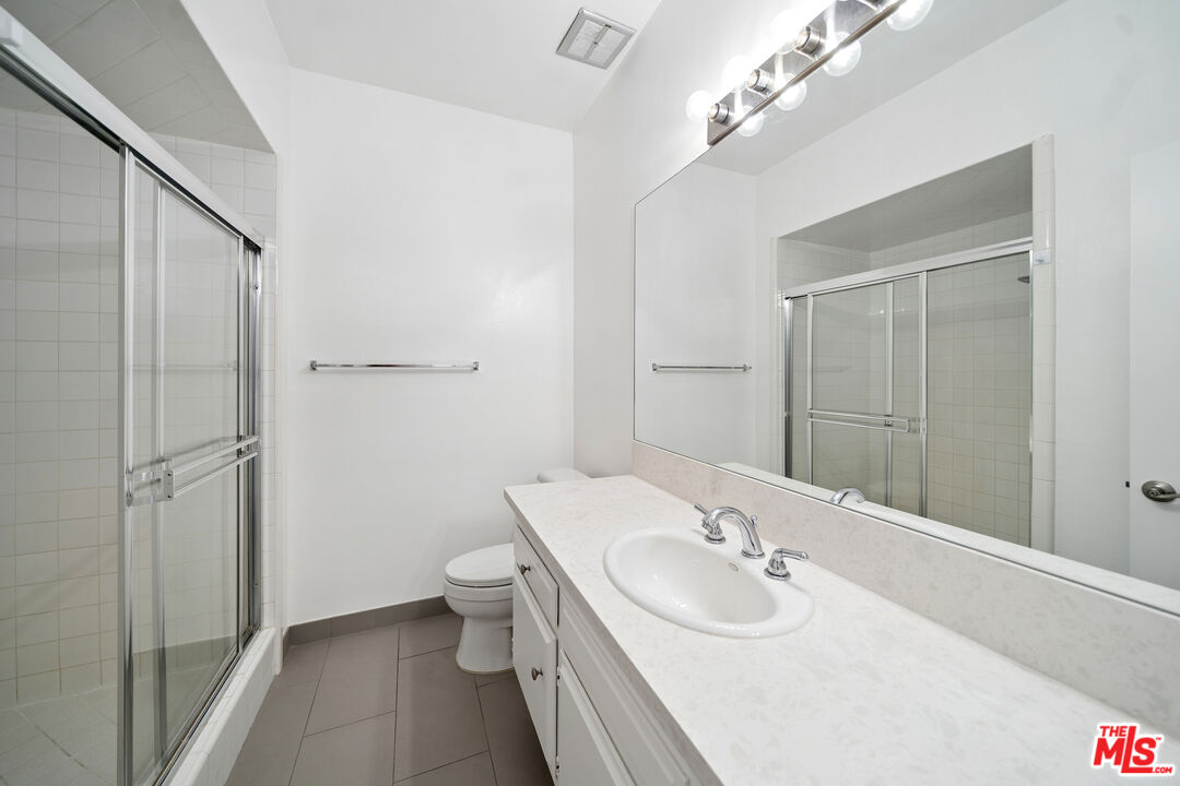 333 S Elm Dr Unit: 202