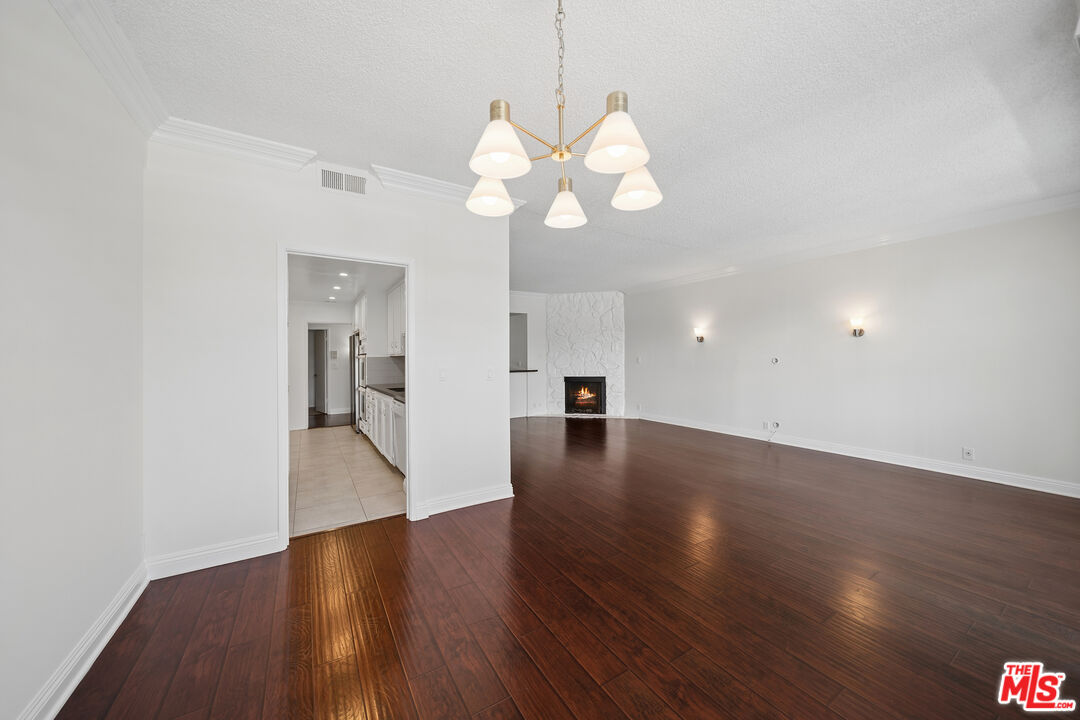 333 S Elm Dr Unit: 202