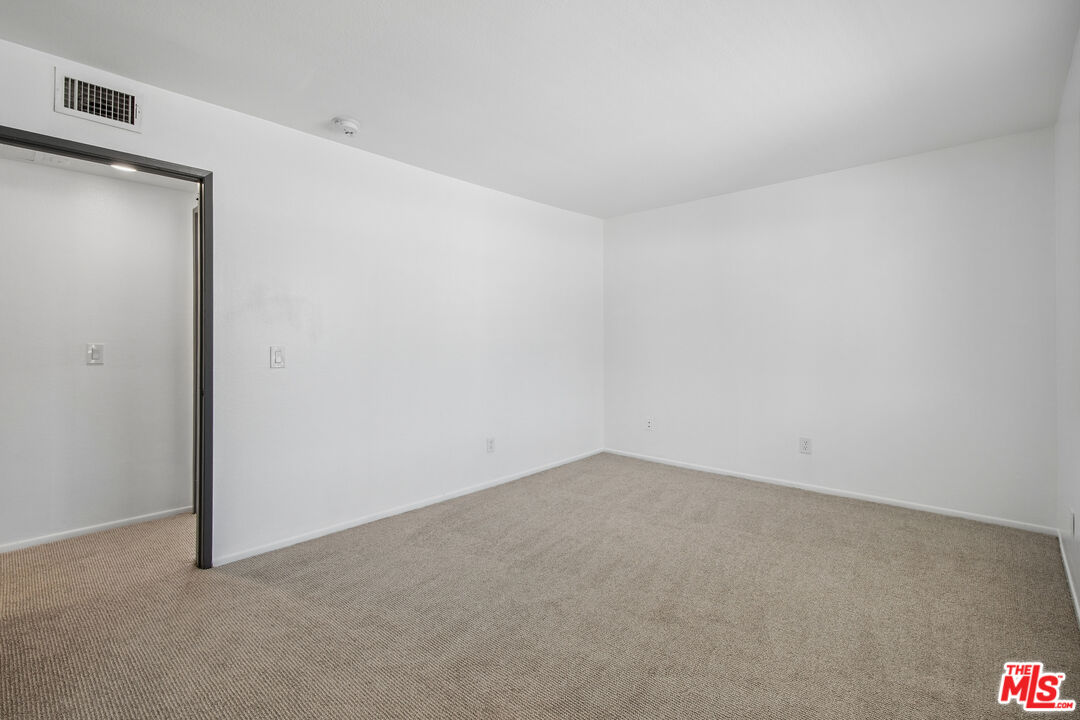 11924 Mayfield Ave Unit: 5