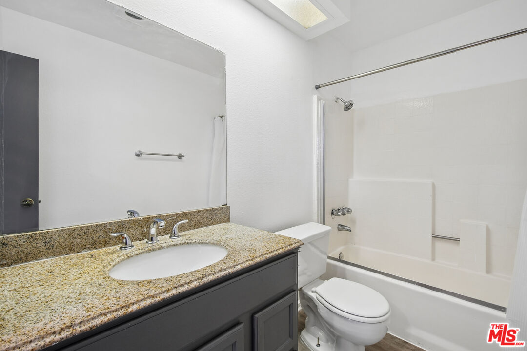 11924 Mayfield Ave Unit: 5