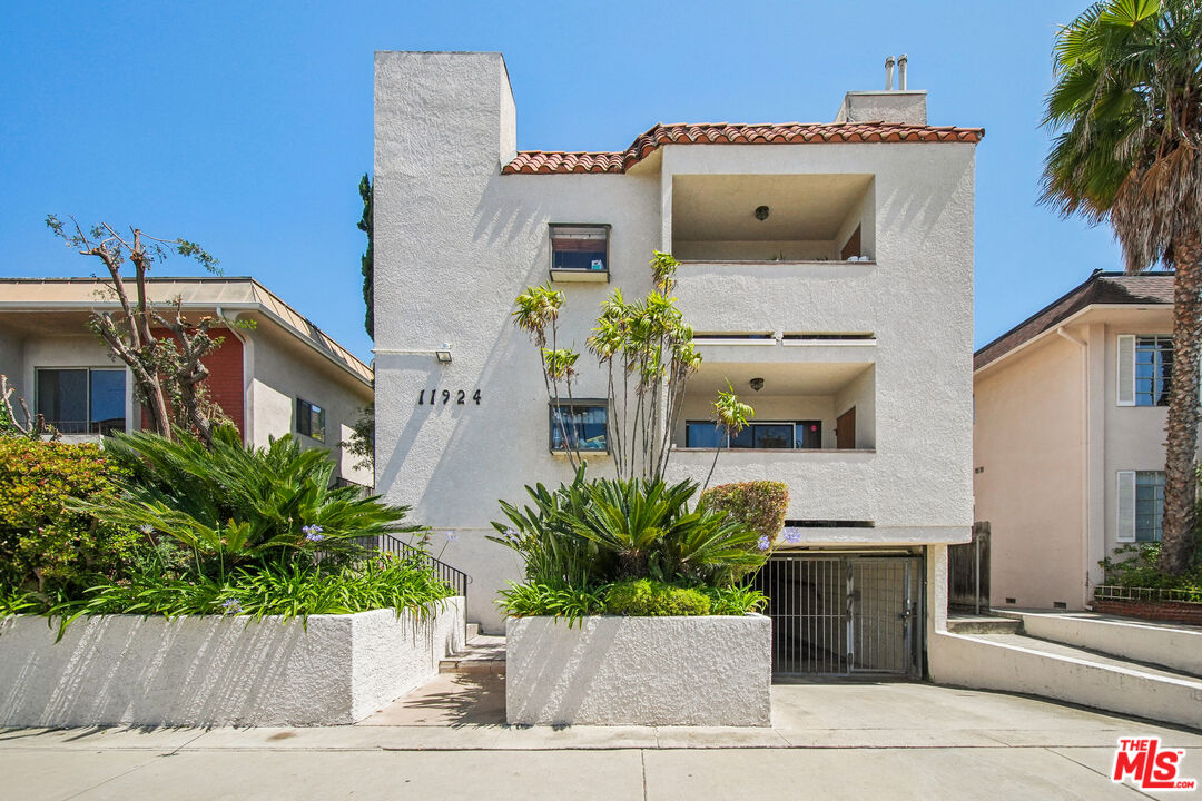 11924 Mayfield Ave Unit: 5