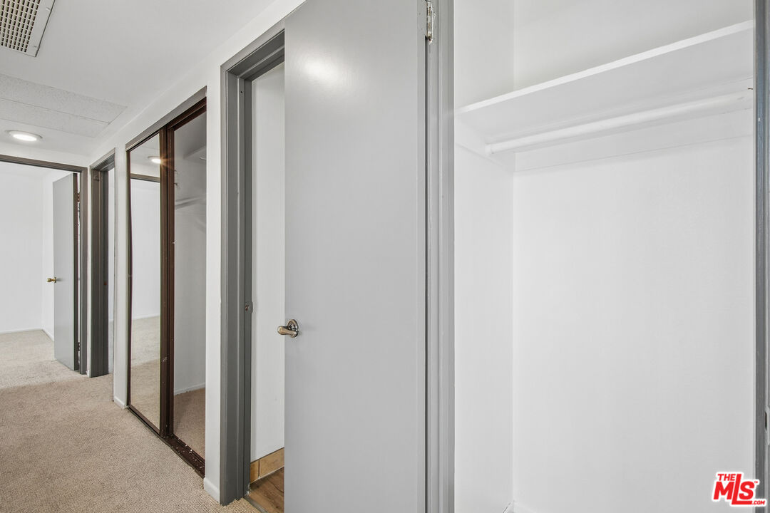 11924 Mayfield Ave Unit: 5