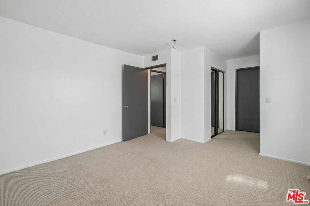 11924 Mayfield Ave Unit: 5