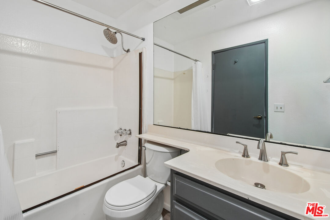 11924 Mayfield Ave Unit: 5
