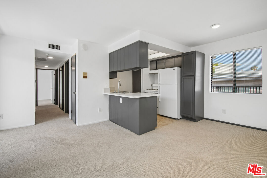11924 Mayfield Ave Unit: 5