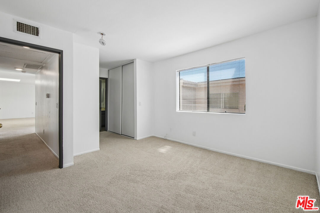 11924 Mayfield Ave Unit: 5