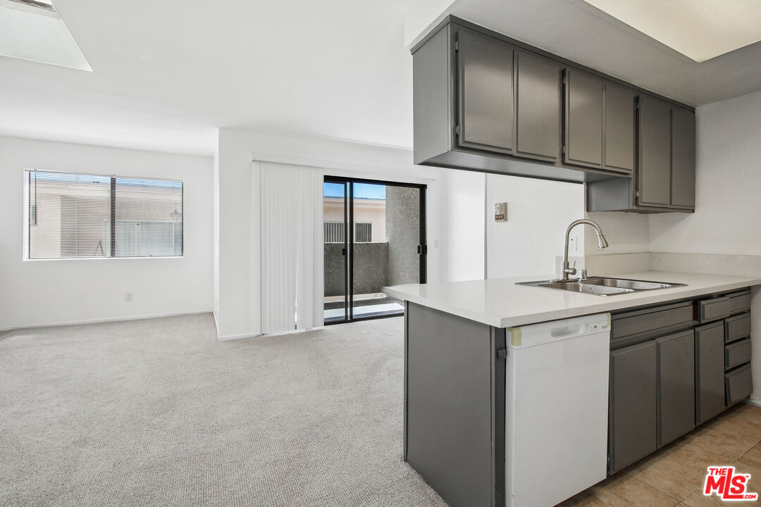 11924 Mayfield Ave Unit: 5