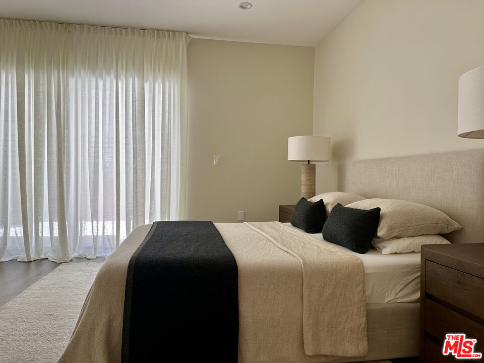 1223 N Hayworth Ave Unit: 2