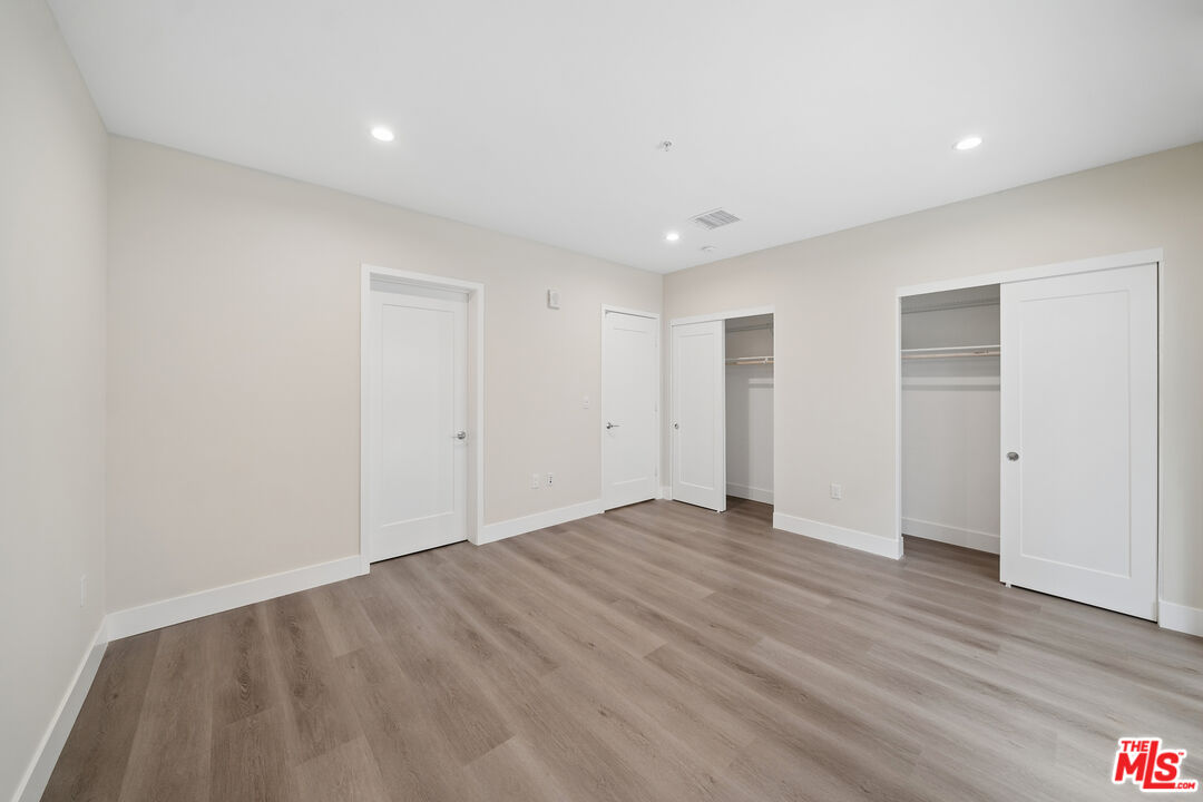 1223 N Hayworth Ave Unit: 2