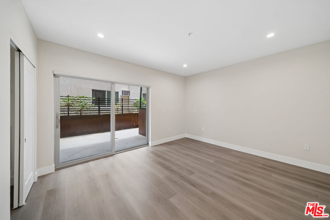 1223 N Hayworth Ave Unit: 2