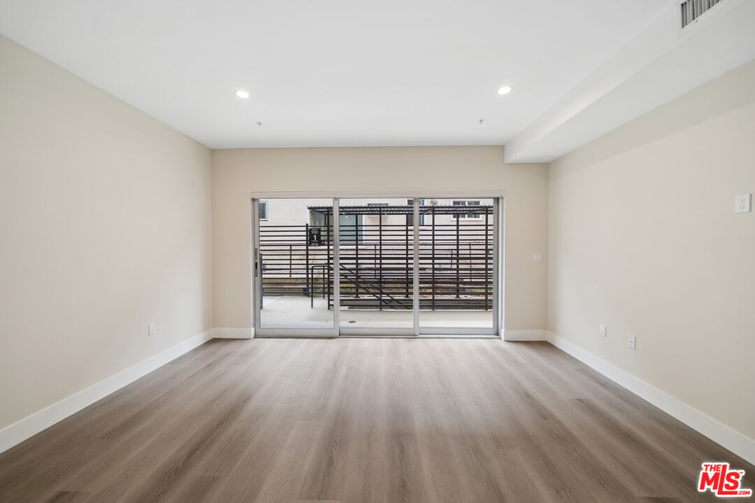 1223 N Hayworth Ave Unit: 2
