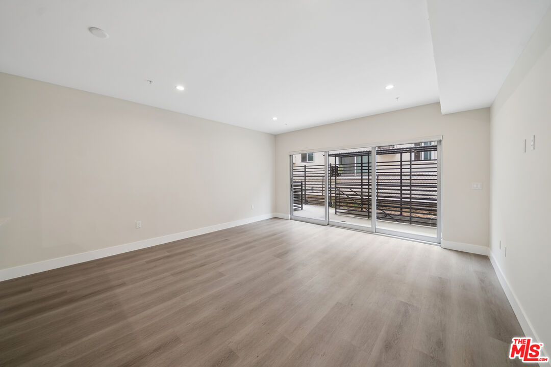 1223 N Hayworth Ave Unit: 2