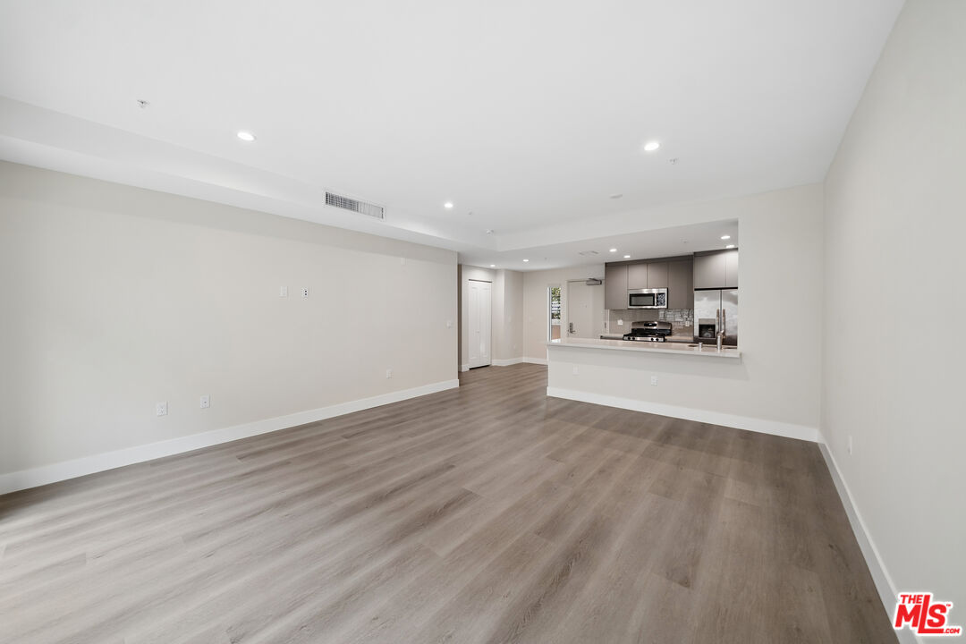 1223 N Hayworth Ave Unit: 2