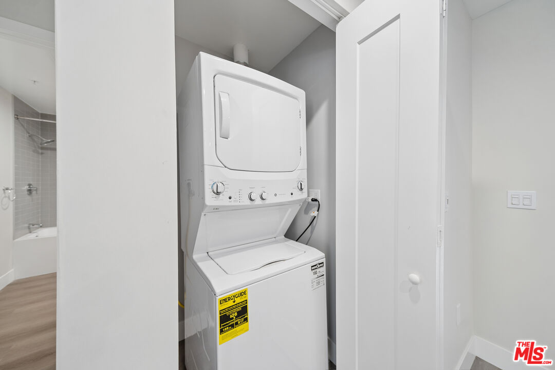 1223 N Hayworth Ave Unit: 2