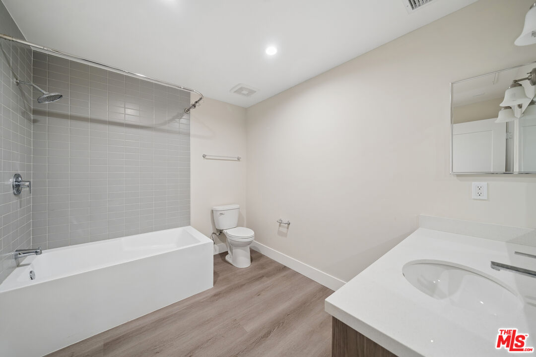 1223 N Hayworth Ave Unit: 2