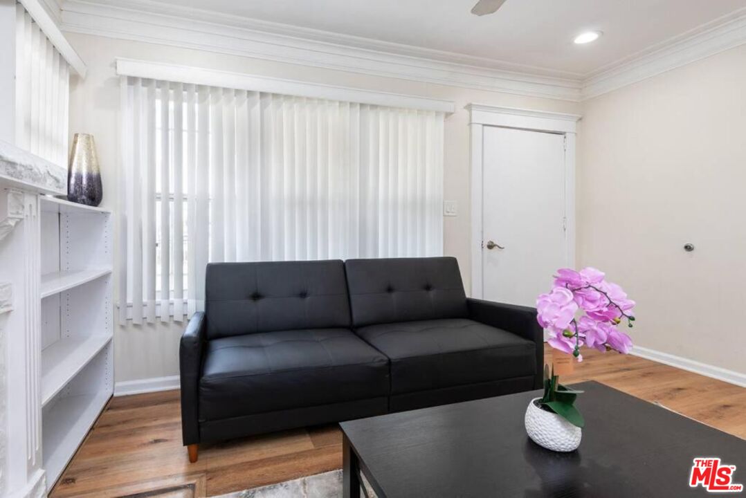1165 W 38th St